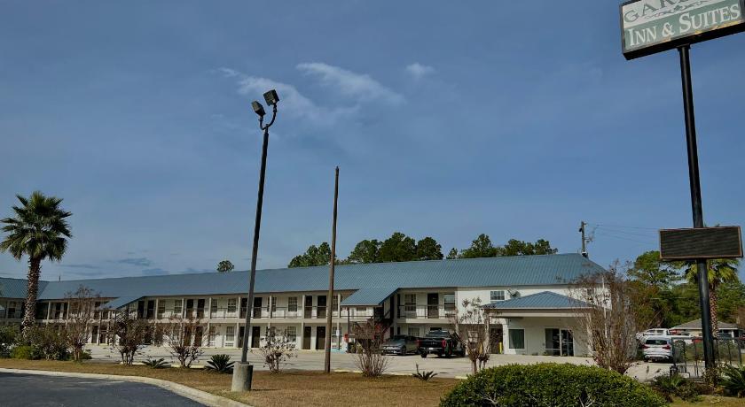 Garden Inn & Suites