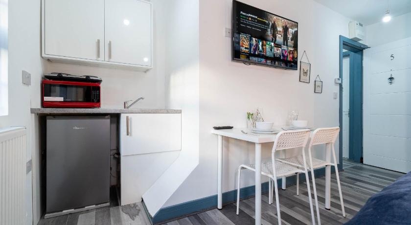 Sky Rooms One Bedroom Modern Studio Apartment 6