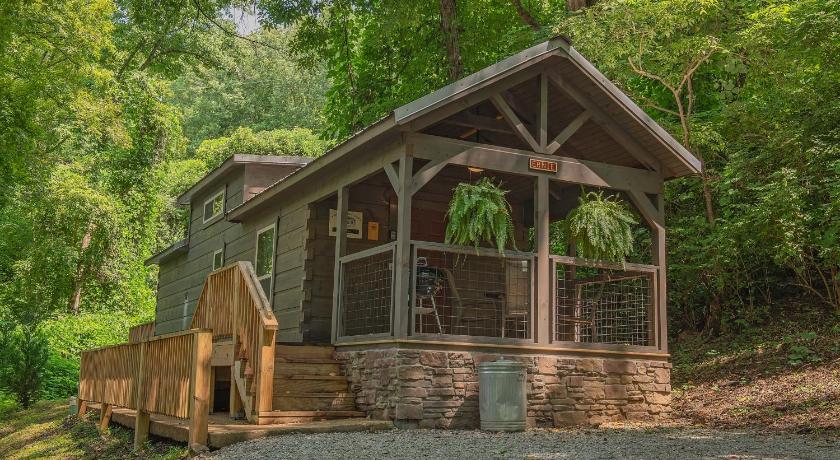 Ernie Cabin Wauhatchie Woodlands Tiny Cabin