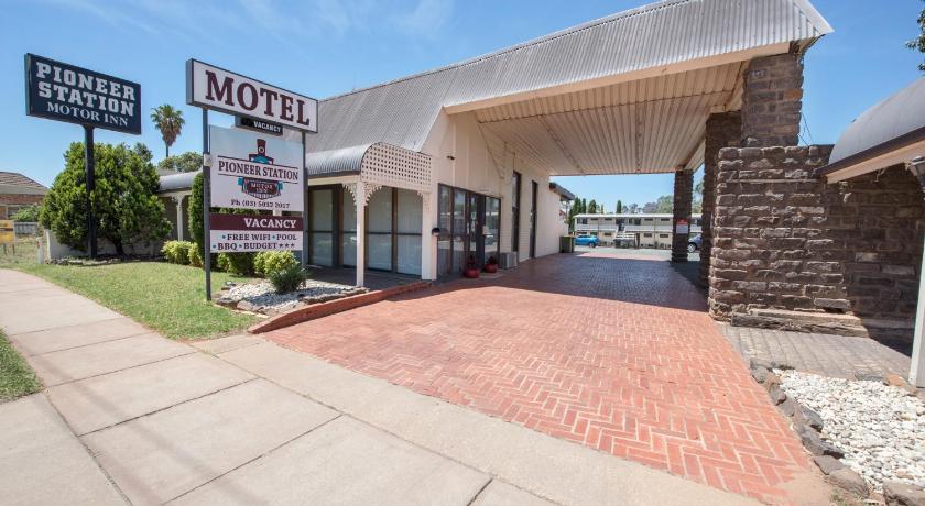 Pioneer Station Motor Inn