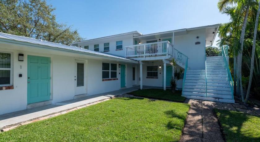 Short Walk to Wilton Drive Apt4