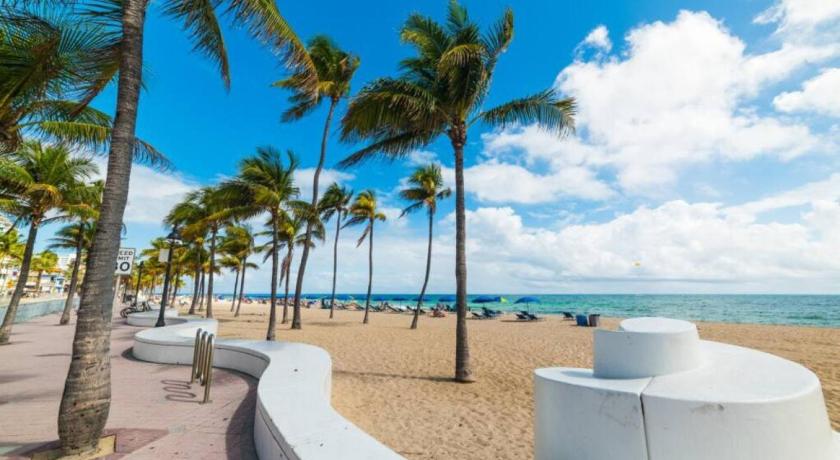 Comfy Condos at Middle River Apt 3