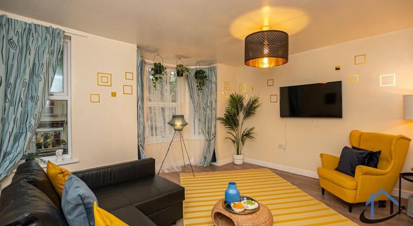 Sandby House, Nottingham, parking sleeps 10