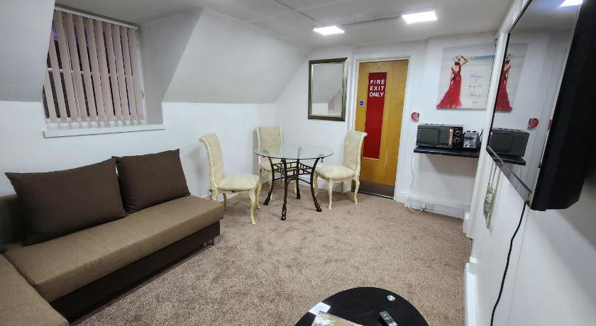 Stylish Modern 1-Bed Apartment in Prime Solihull Town Centre