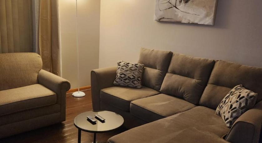 private upper 1 bd apartment