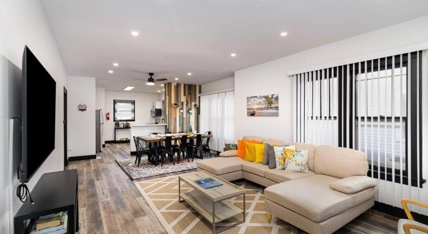 Sand & Sun Retreat,2 Living Rooms, Kids Play Area