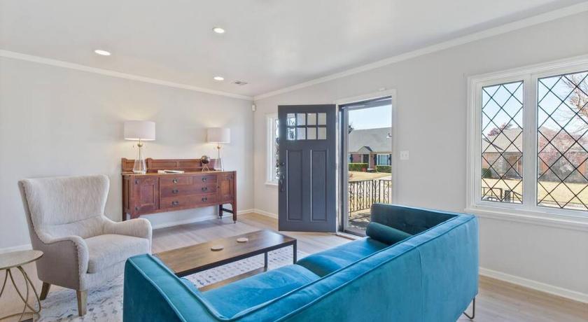 Tulsa Vintage Chic Cottage - King Bed Expo, TU, Dtwn