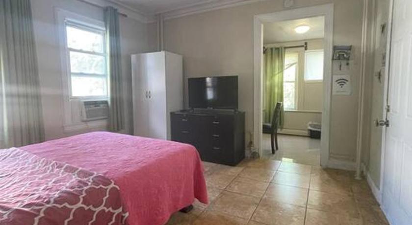 *PRIVATE* Studio 5 minutes from LGA/ US Open