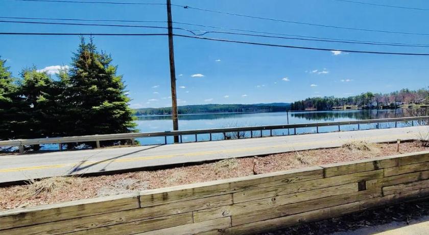 Lake Winnisquam 1 Bedroom Condo with Lake Views