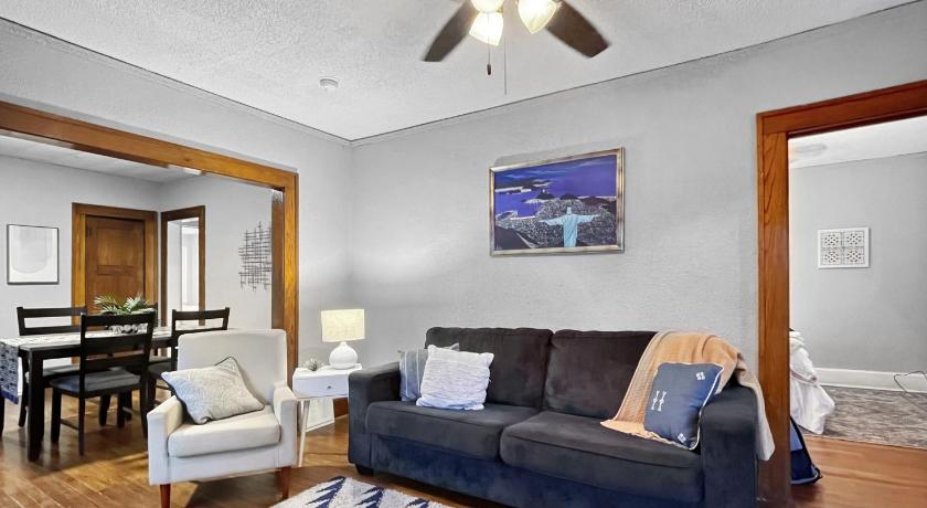 Roomy 4br By Drake Sleeps 13 Huge Yard