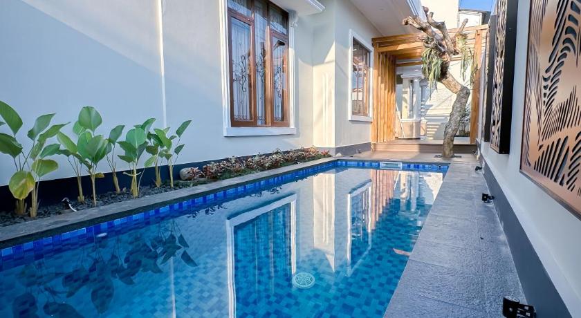 Hening Pool Residence