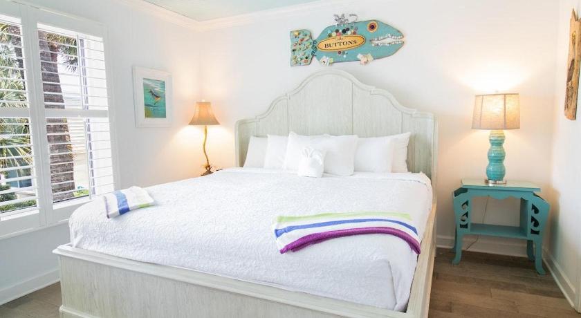 Two Bedroom Two Queen and One King, Sleeps 6