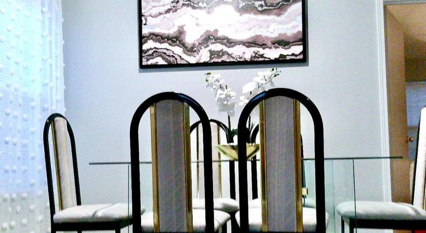Cozy 3 Bedrooms and 2 baths in Olathe sleeps 8.