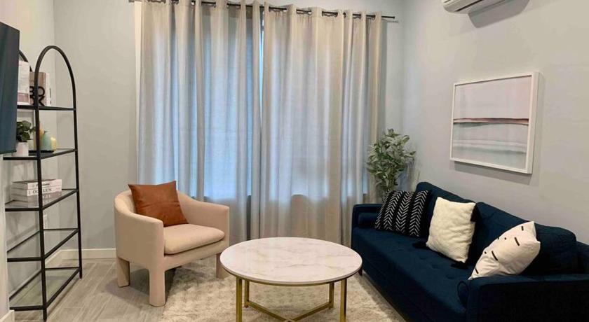 Veau3 1BD 1BA minutes to NYC