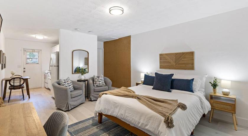 Charming cozy studio @ Lake Ridge