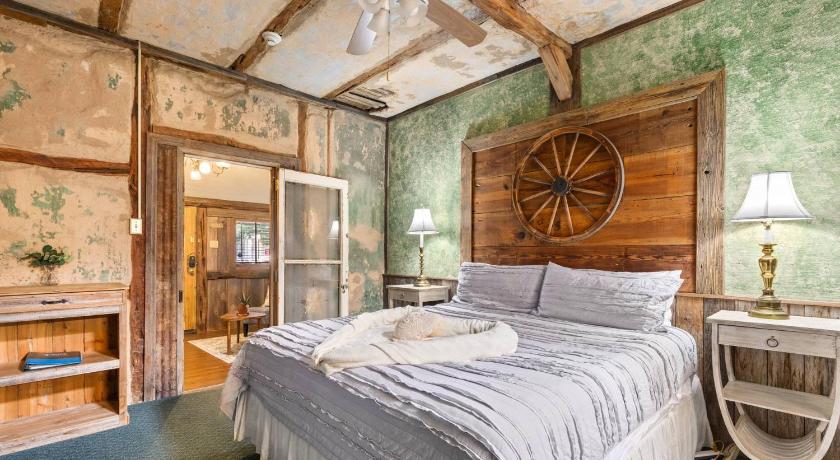 #5 The Dog Run Suite at Garrison in Gruene
