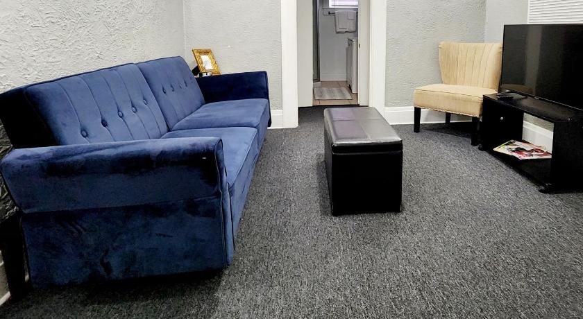 TWO BEDROOM HOME IN BEAUTIFUL DOWNTOWN LAKELAND