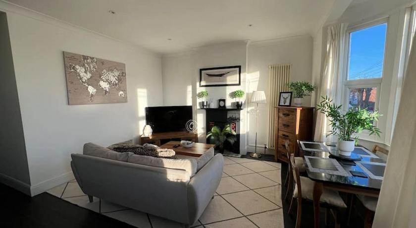 Hill Grove 2 Bedroom Apartment