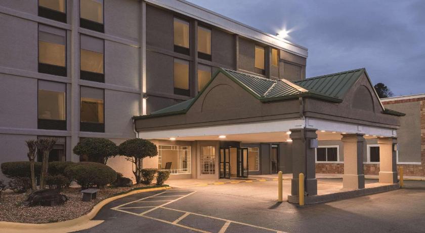 Country Inn & Suites by Radisson, North Little Rock, AR
