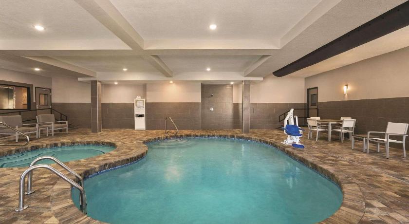 Country Inn & Suites by Radisson, Savannah Midtown, GA