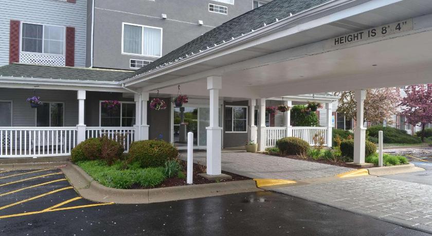 Country Inn & Suites by Radisson, Gurnee, IL