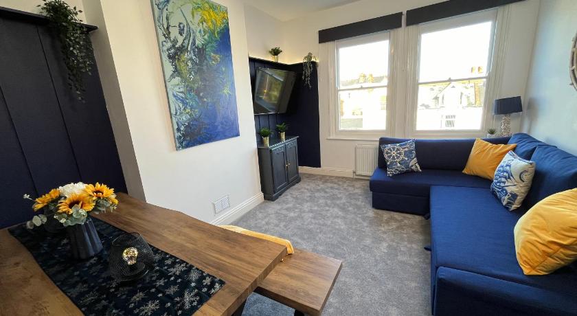 Seaside Apartment close to beach, town, station
