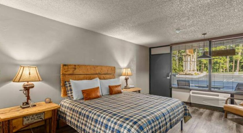 Stonegate Lodge W Pool & Outdoor Firepits Room #201