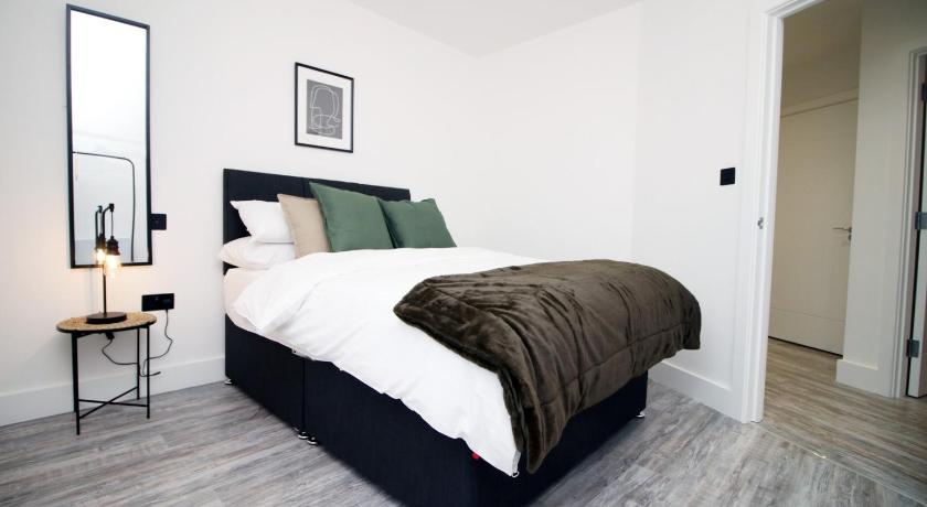 2 BR with Free Parking
