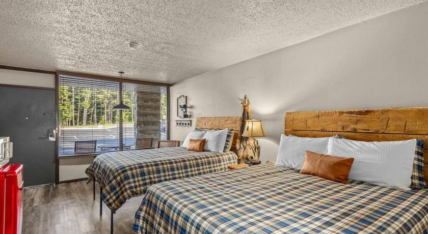 Stonegate Lodge 2 Queen Beds WIFI Roku TV Salt Water Pool Room #202