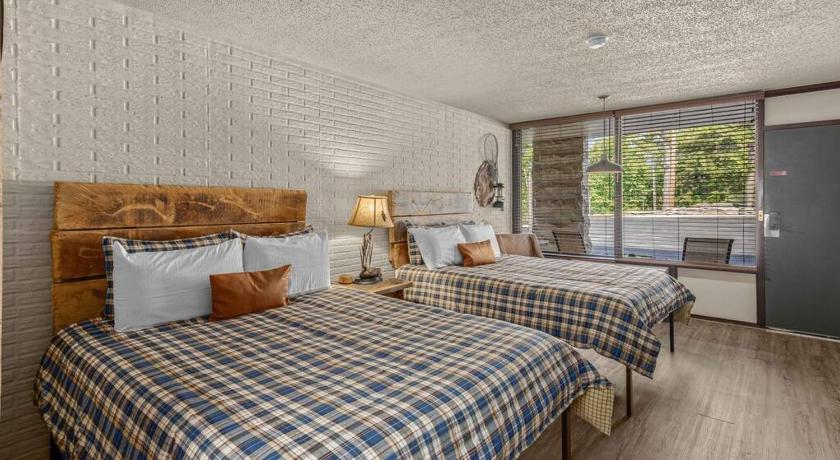 Stonegate Lodge 2 Queen Beds Fast WIFI 50" TV Salt Water Pool Room #207