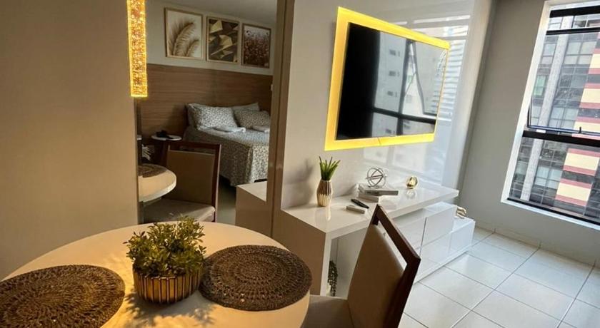 Suíte luxo com tela de cinema no América Towers Studio Residence