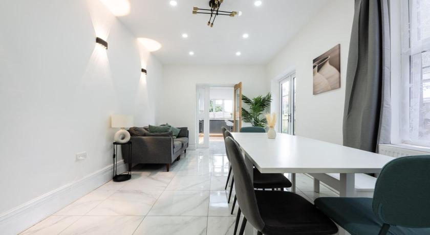 Smart TV | WiFi | Free Parking