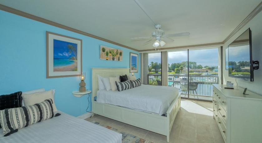 ALL-NEW Waterfront with Balcony,Pool,Tiki Bar,Gym
