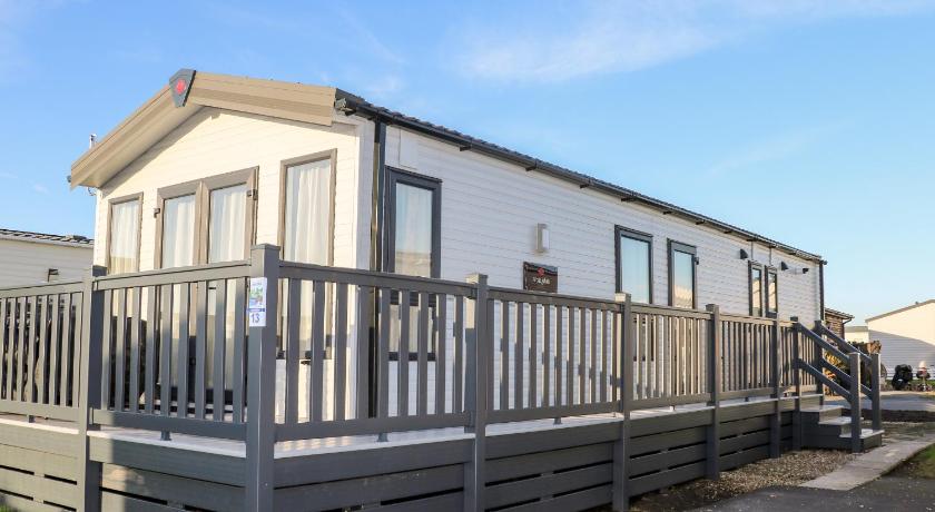 Chichester Lakeside Holiday Park