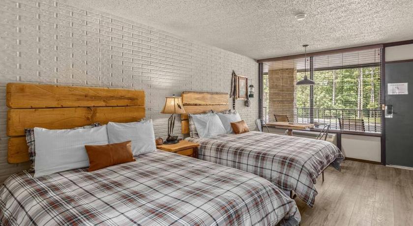 Stonegate Lodge 2 Queen Beds WIFI TV Salt Water Pool Fire Pits #303