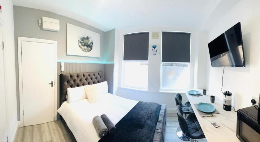 Central studios in top location
