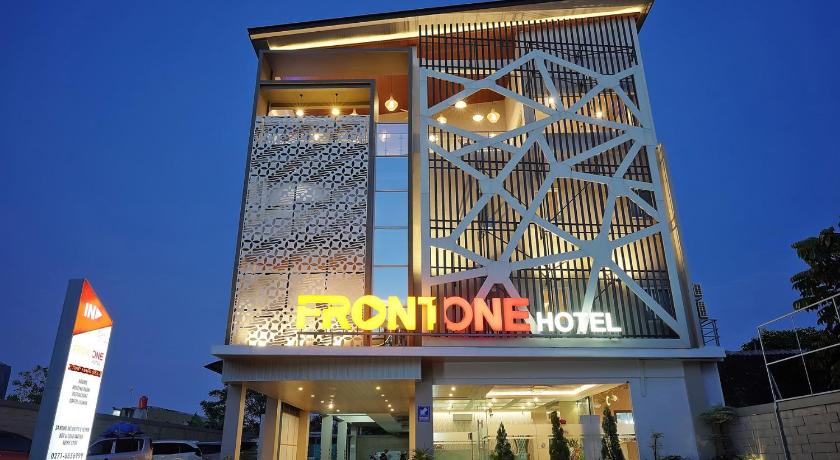 Front One Hotel Sragen