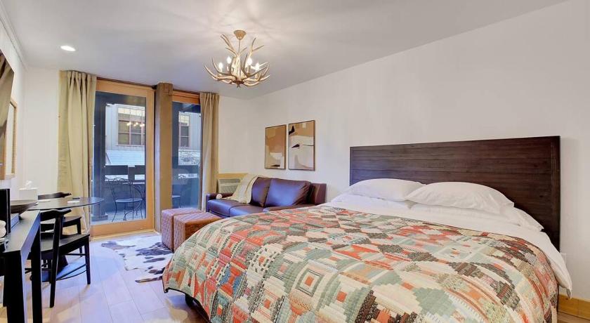 Slope Side Studio in Northstar Village!