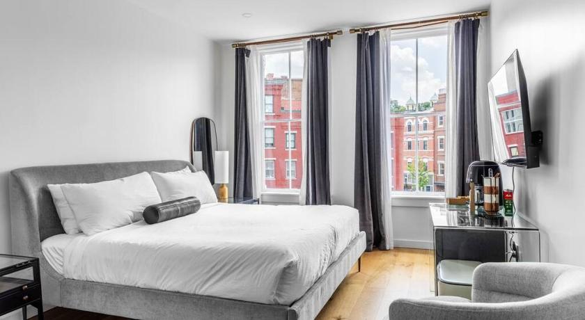 The Phenix Historic DTWN Hotel, King Bed Room #300