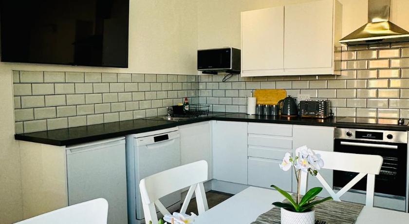Granada Apartments Holmfield Rd