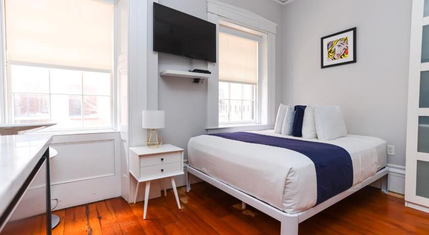 Charming & Stylish Studio on Beacon Hill #12