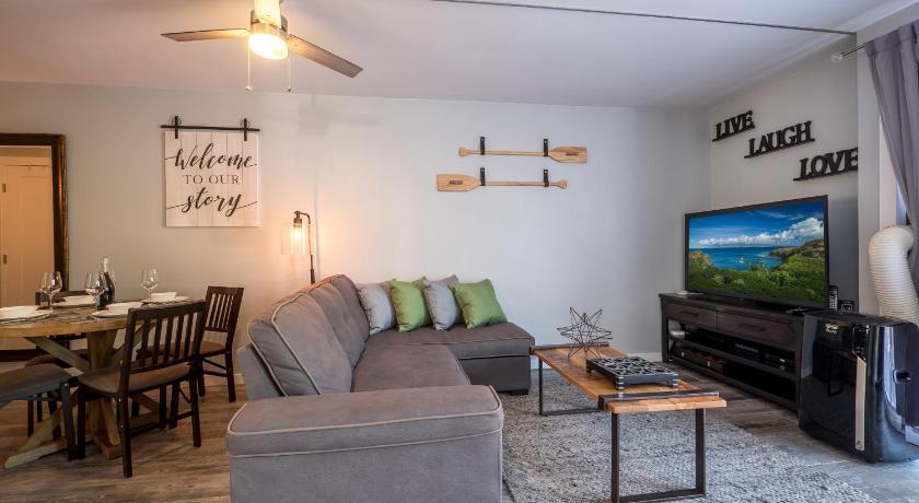 Maui Makai Condo - Completely renovated 1 bedroom 1 bath condo, just steps away from Kahana Beach