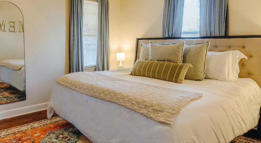 Historic Revival King Bed Liberty Bowl Memphis 893