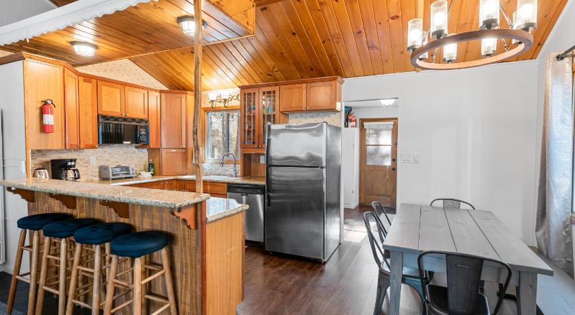 Tipsy Grizzly Cabin -