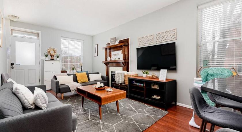 3 King Beds/Charm in Historic STL by StayStLouis