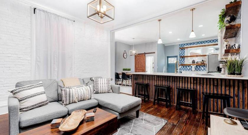 Home 4/ King Beds - Large Garage by StayStLouis
