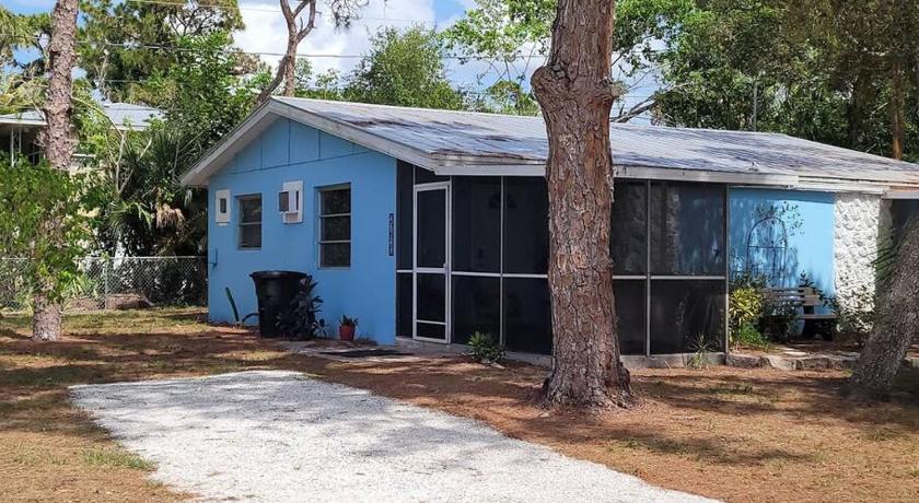 Dolphin Updated Cottage On River - 1 Mile to Beach Kitchen Washer Dryer