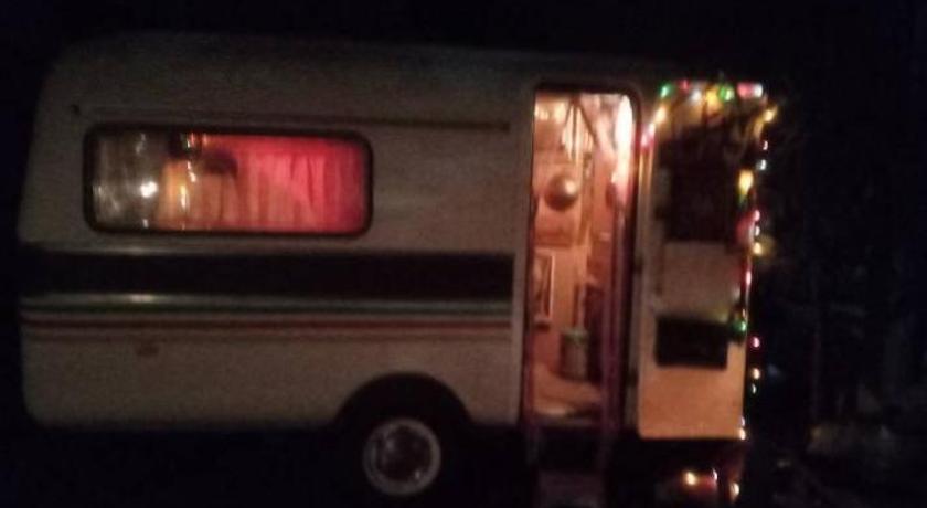 Caravan Hotel have TV & Netflix