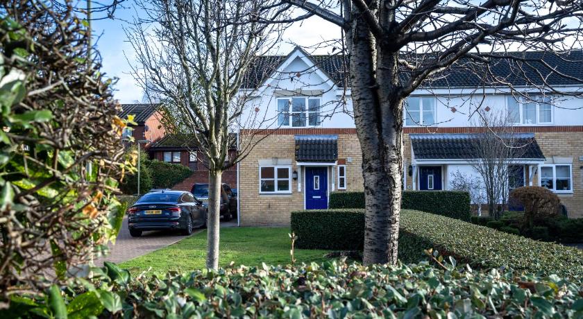 Guildford Townhouse with Parking