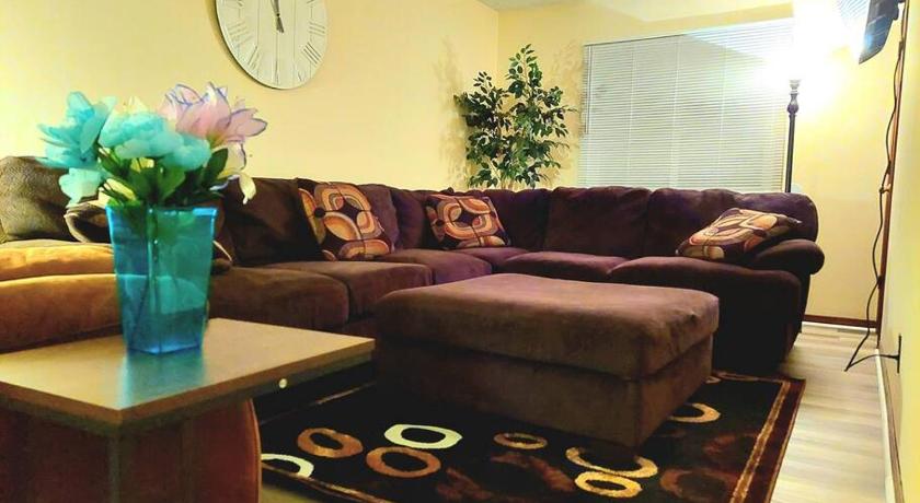 ~Como's Finest ~A Home Away From Home ~Sleeps 10 ~